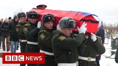 Russians grieve soldiers killed in Ukraine - BBC News