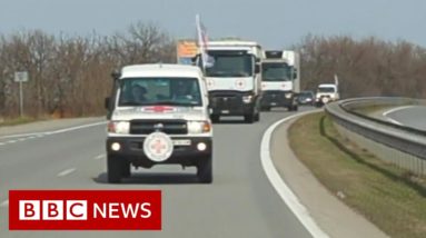 Aid convoy attempts to reach besieged Ukrainian city of Mariupol - BBC News