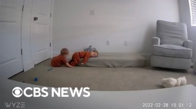 9-month-old twins put themselves to sleep