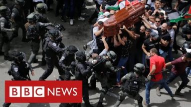 Israeli forces attack funeral of veteran journalist Shireen Abu Aqla - BBC News