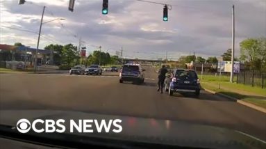 Officer sprints to stop vehicle after driver suffers medical episode