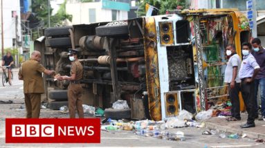 Arson attacks in Sri Lanka as protests over economic crisis continue - BBC News