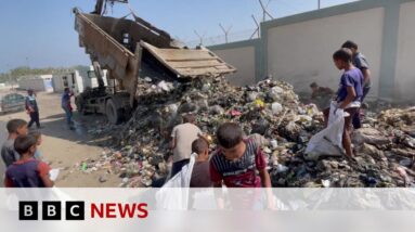 Gazans living alongside rotting rubbish and rodents | BBC News