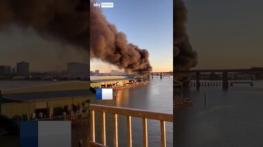 Thick smoke engulfs Vancouver bridge