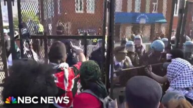 Protesters breach barricade at Democratic National Convention