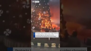 Christmas tree set on fire in Syria