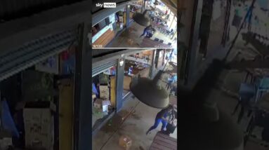 People flee café during earthquake